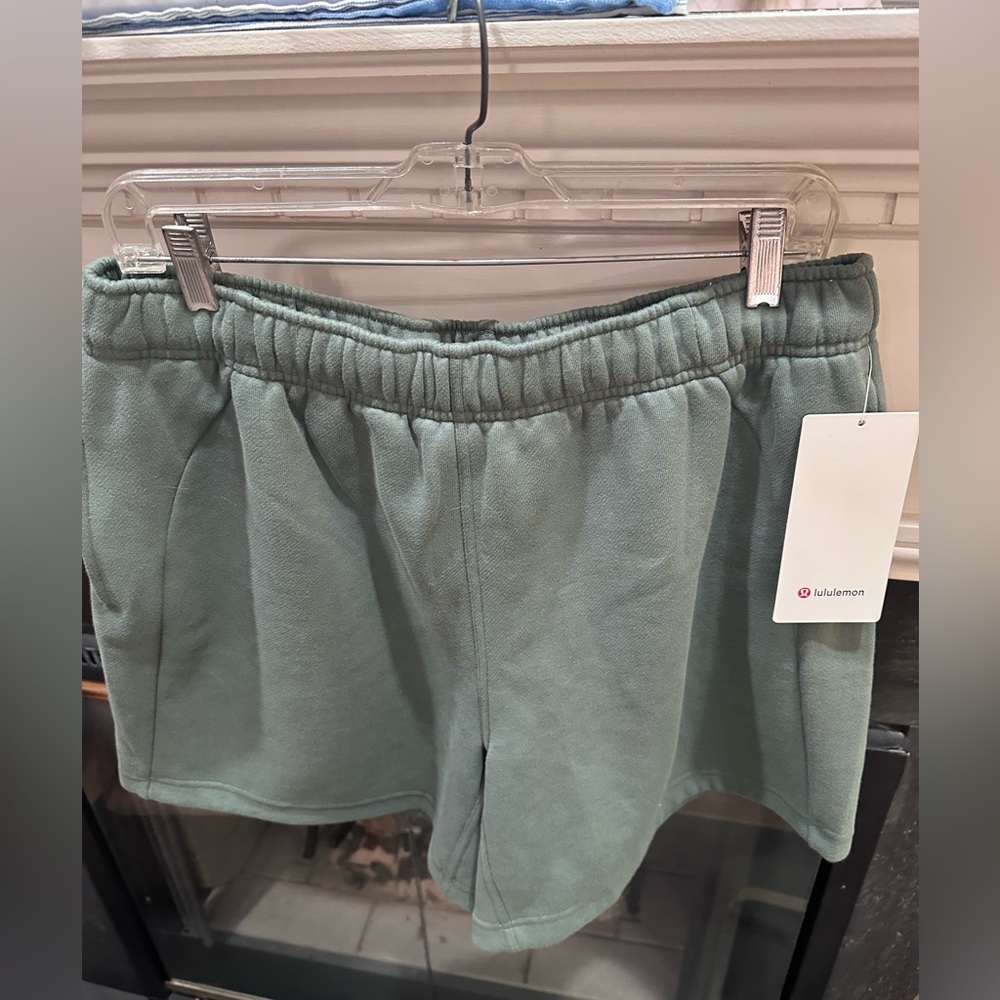 Lululemon Scuba Mid-Rise Oversized Short 7" - Picture 2 of 7